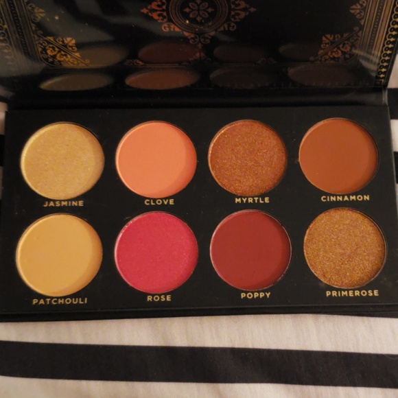 Ace Beautē Grandiose Eyeshadow Palette - Picture 5 of 7